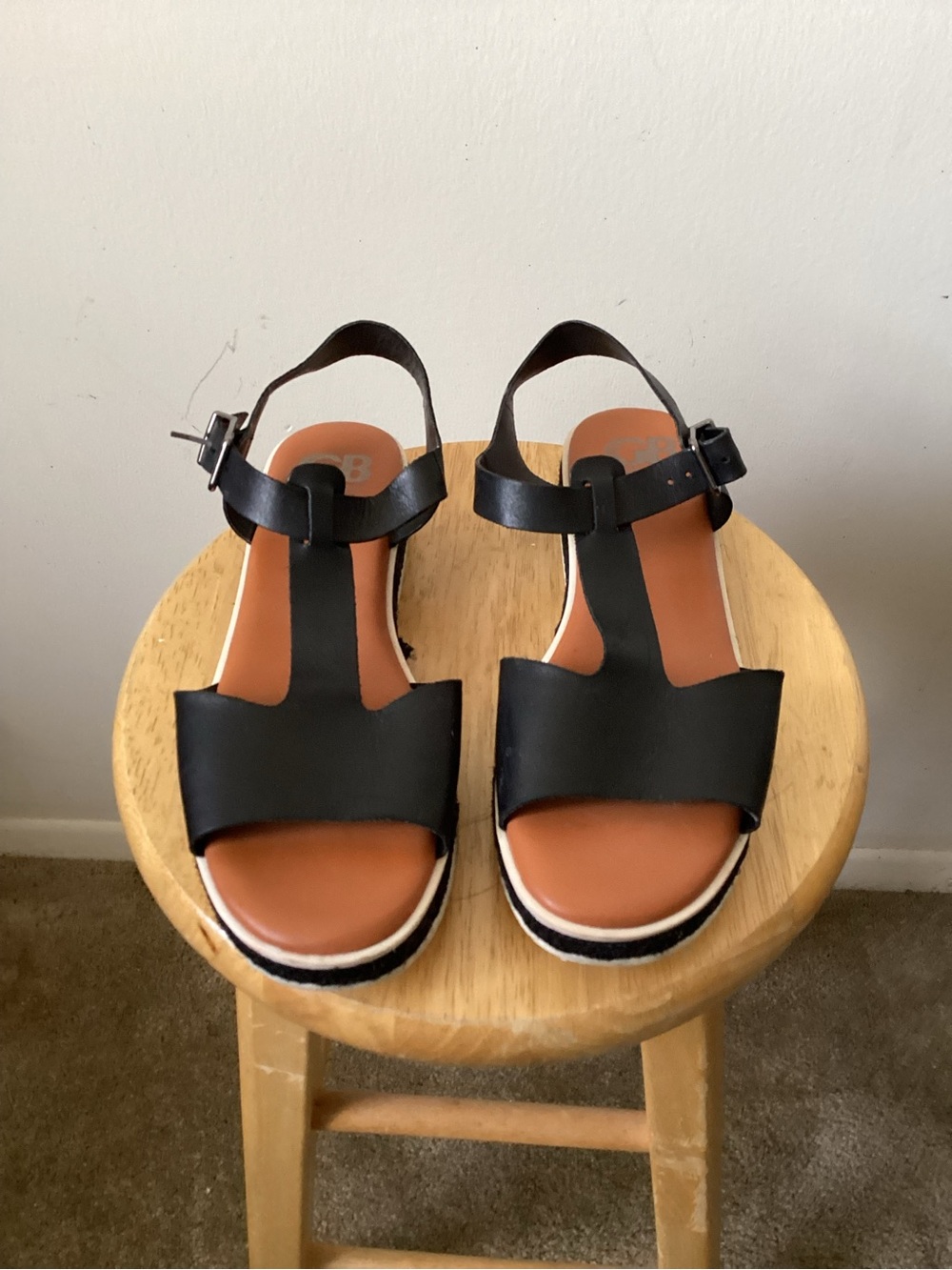 Gianni Bini Women's Black Leather T-strap Sandals